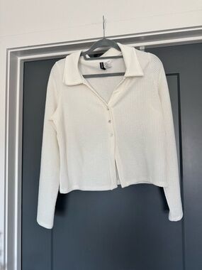 H&M Cream Ribbed Button-Front V-Neck Sweater